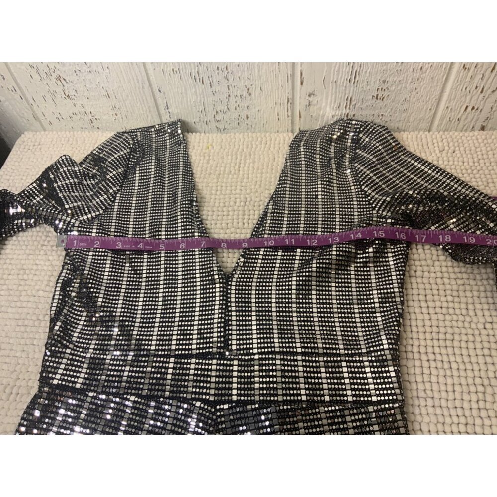 Black & Silver Sequin Long Sleeve Deep V-Neck Romper Womens med - Picture 9 of 10